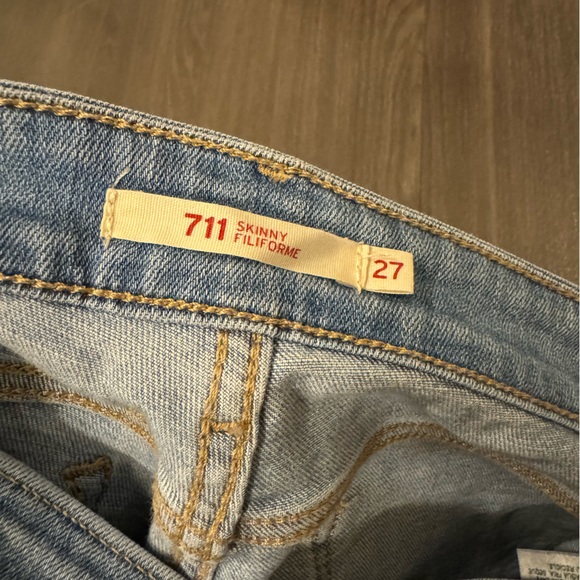Levi’s 711 Jeans Light Wash Denim - Picture 4 of 4
